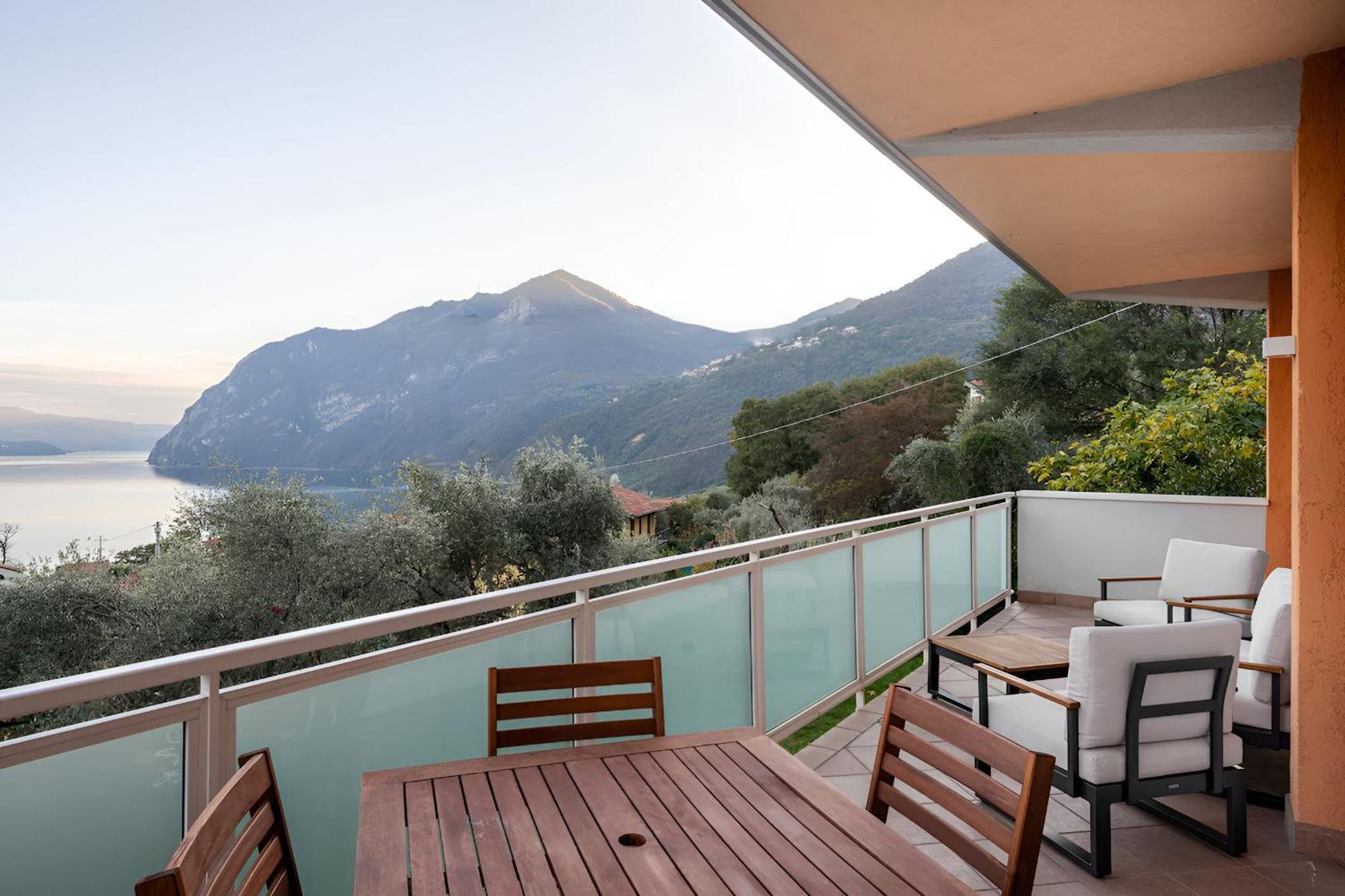 Happy Guest Apartments - Blue Apartment Riva di Solto Exterior foto